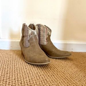 Kenneth Cole Booties